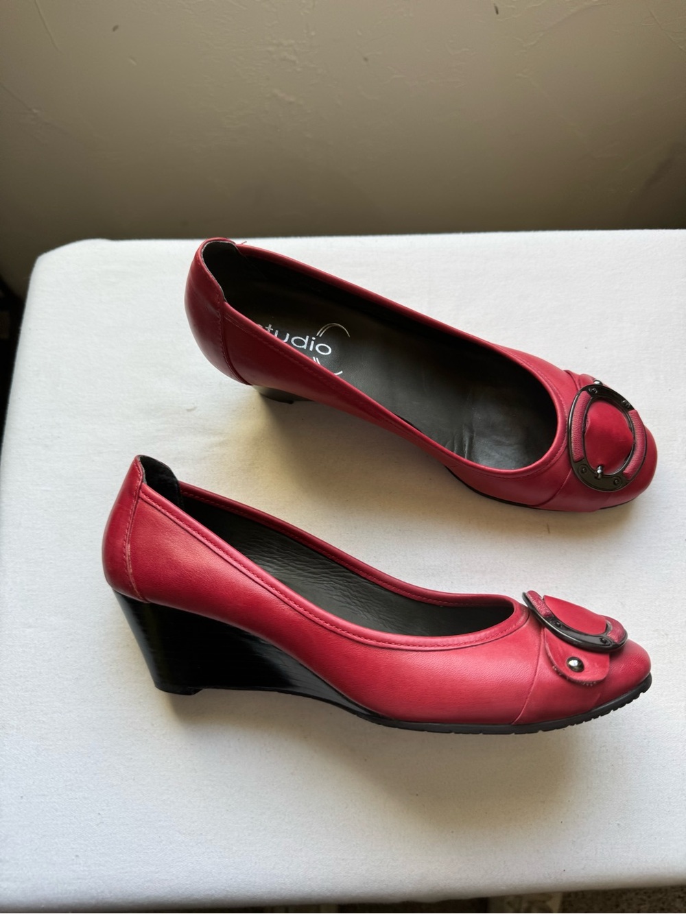 Y2K Vintage 2000s  Studio Soft Leather with a sleek rounded toe Size 39 USA 8.5